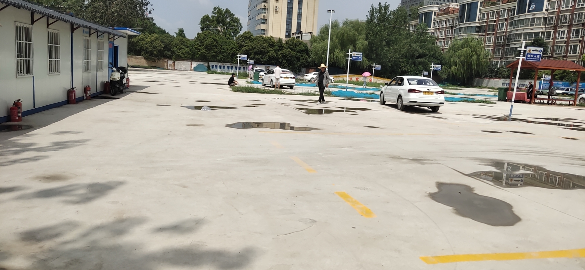 雨季学员练车