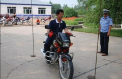 摩托车科目二是怎么考的？考摩托车驾照多少钱？