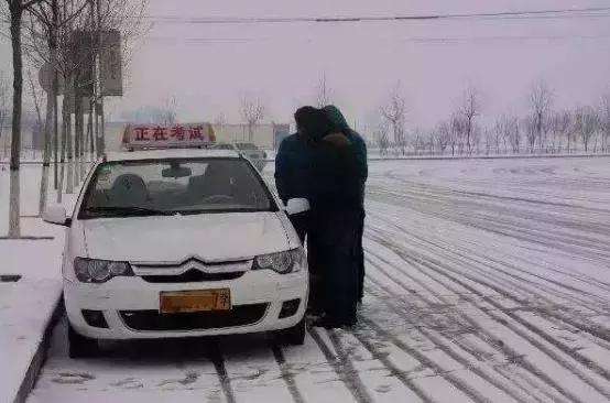 在郑州如果碰到下雪天考驾照应该怎么办？