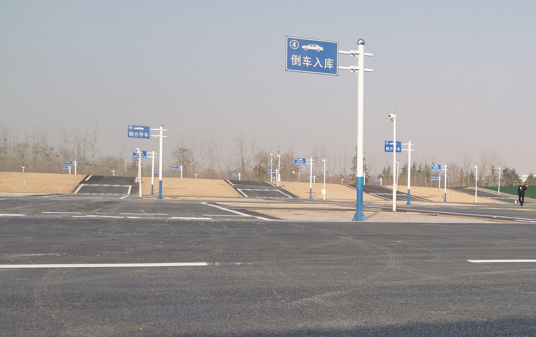 郑州学车哪个驾：？驾校报名费多少钱？