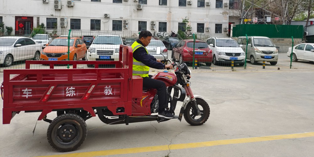 郑州摩托车驾照考试：英驾校——您的理想之选