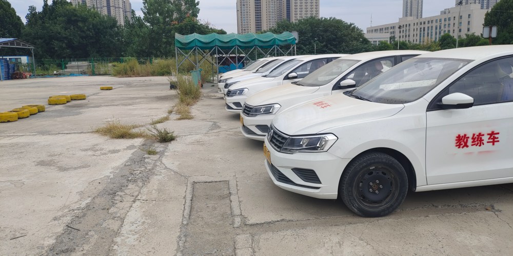 郑州市未来路纬四路附近驾校